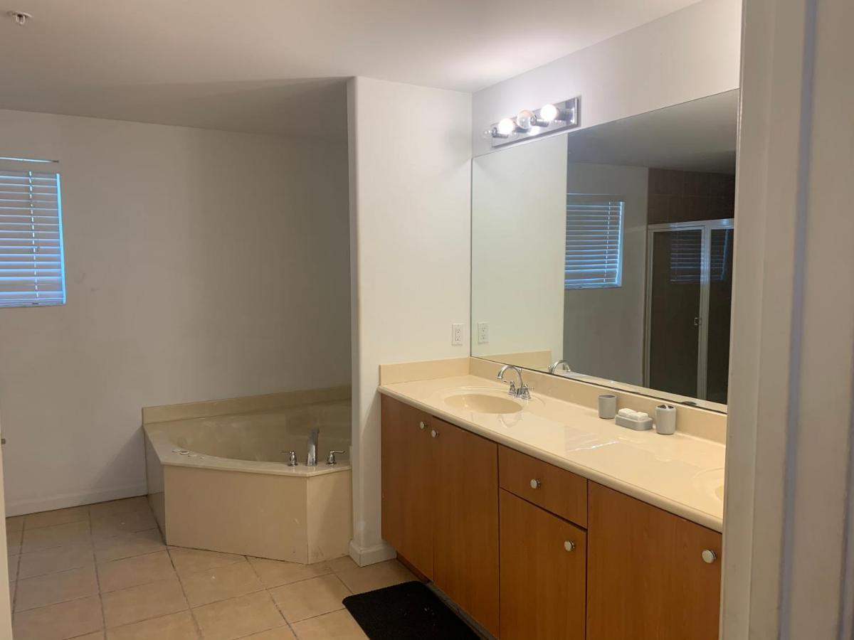 Bedroom Suite In Lauderdale Lakes Townhome Форт-Лодердейл Экстерьер фото