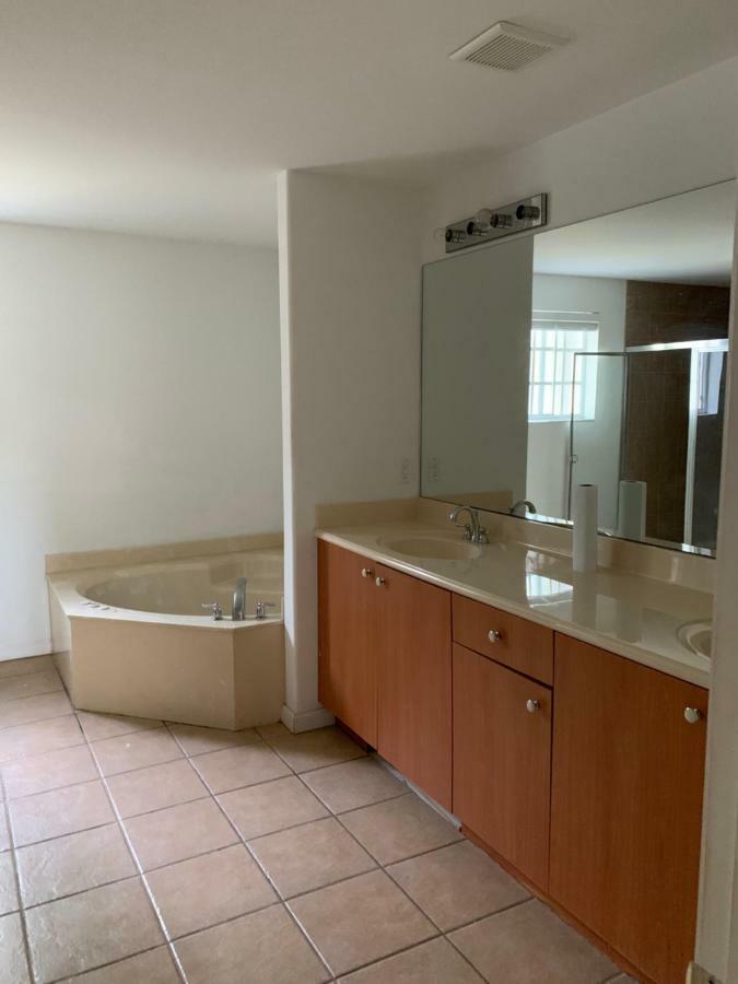 Bedroom Suite In Lauderdale Lakes Townhome Форт-Лодердейл Экстерьер фото
